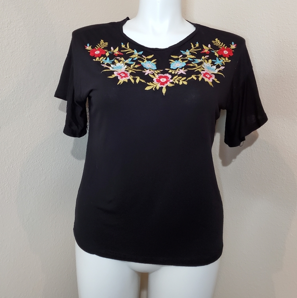 Story on,Top Embroidered Blouse Size M